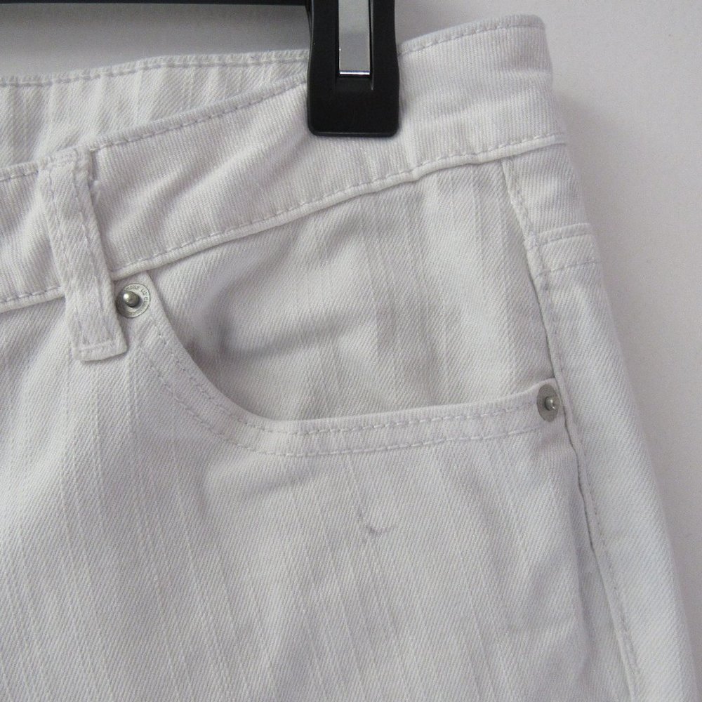 Liz Claiborne White Jeans Size 10 - Picture 3 of 16